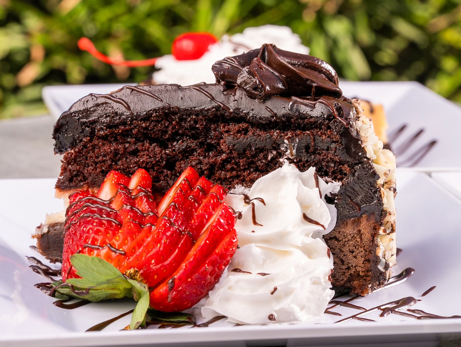 Chocolate cake with strawberries