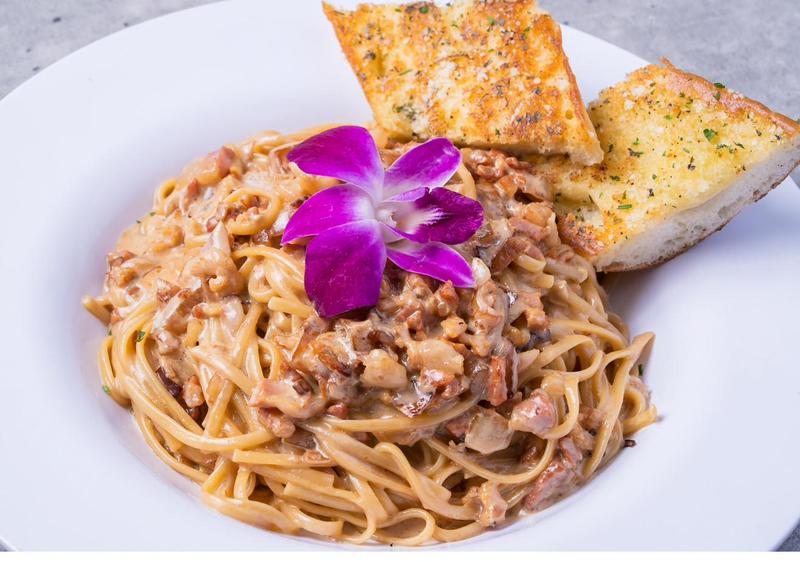 Linguini carbonara with garlic bread at Sami's on Marco Island