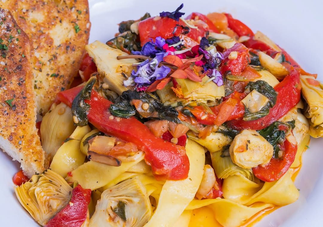 Pappardelle with roasted peppers and garlic bread at Sami's on Marco Island