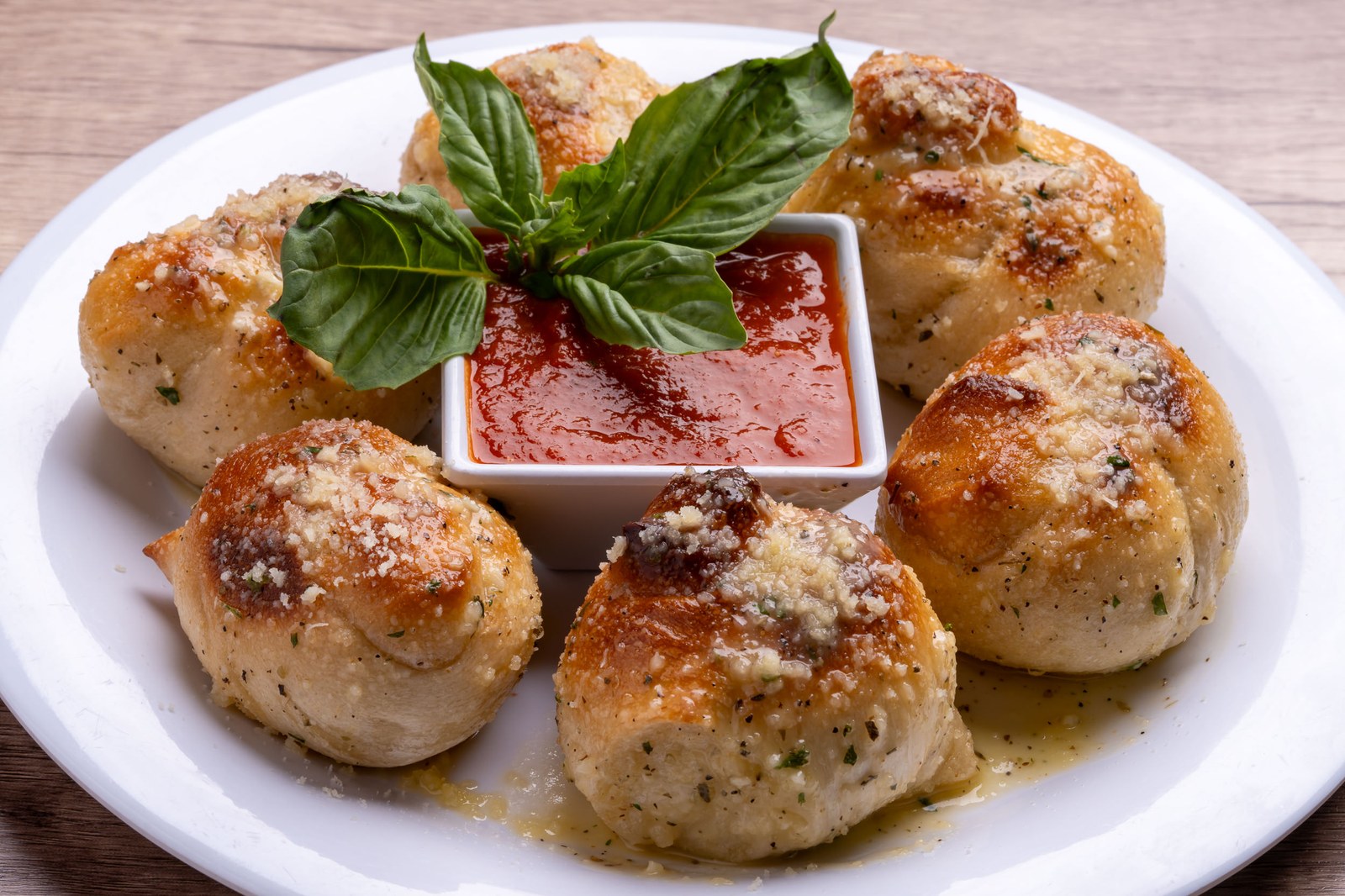 Garlic rolls with marinara