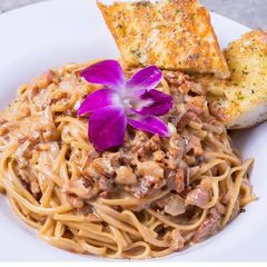 Linguini carbonara with garlic bread at Sami's on Marco Island